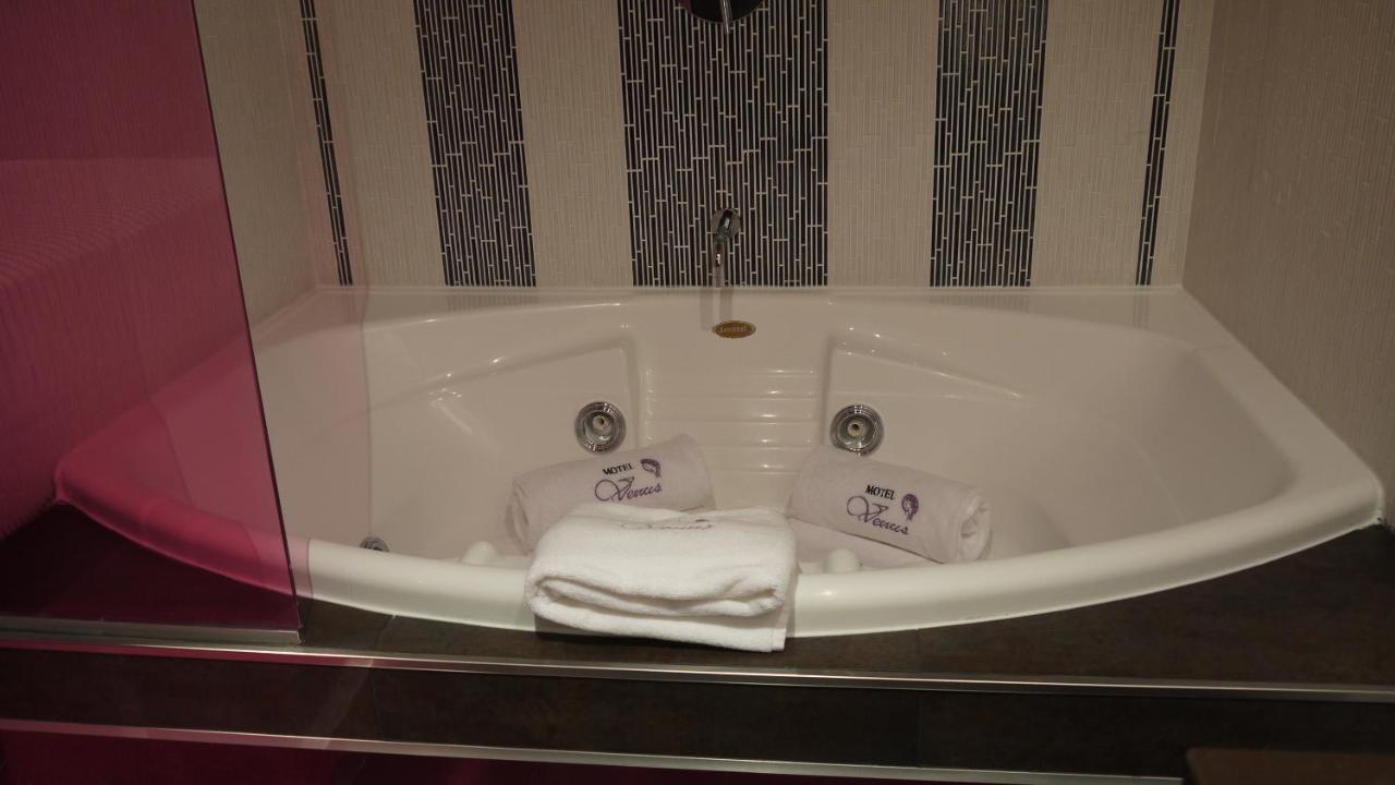V Hotel Arroyomolinos Room photo